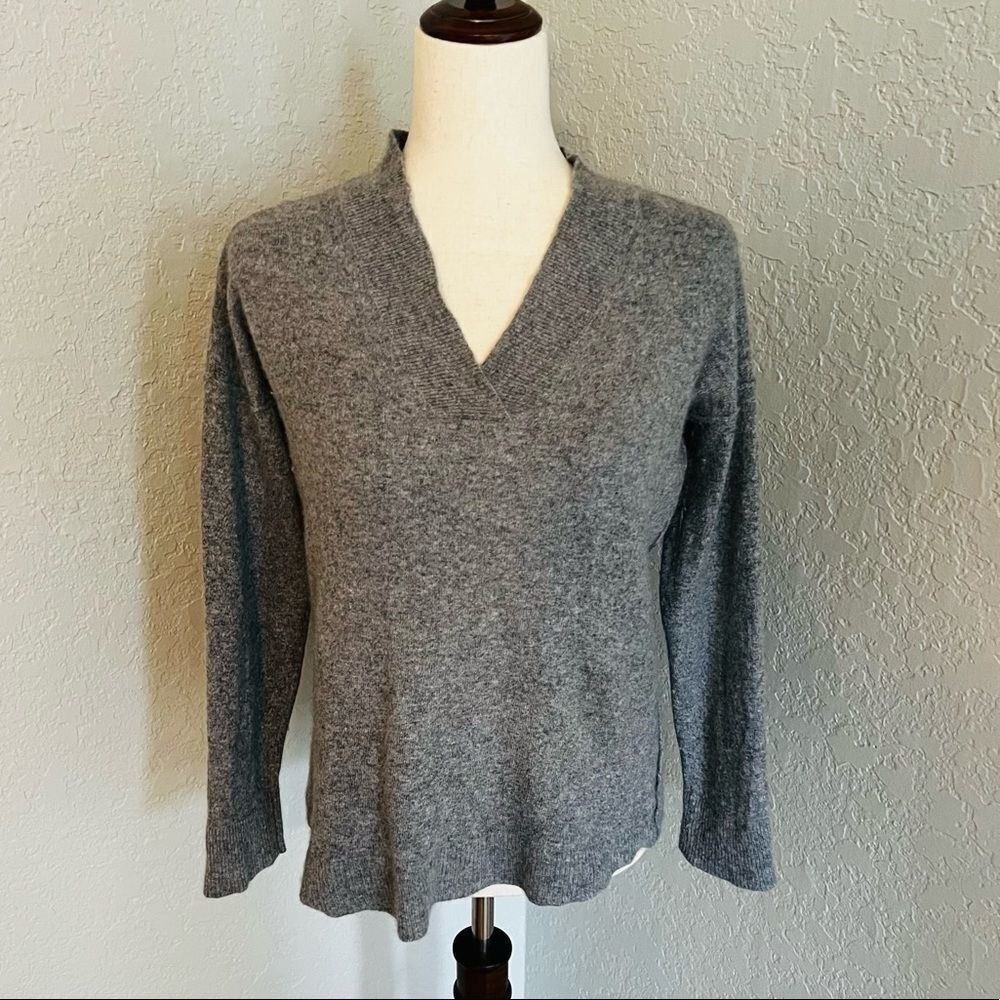 Benedetta B Merino Wool & Cashmere Italian V-Neck Sweater, Gray, Size Medium